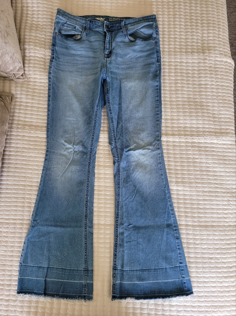 Mossimo High Rise Flare Jeans in Light Blue - Size 12/31R